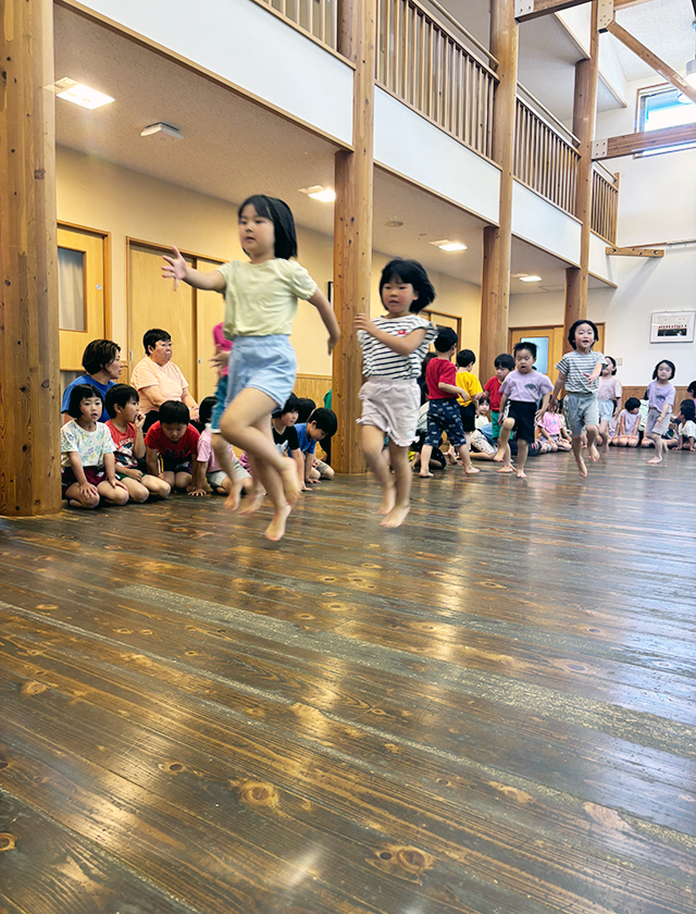 走る跳ぶ