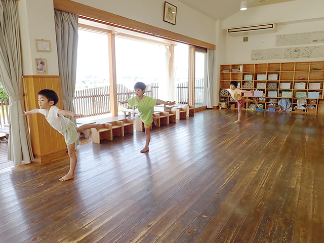 走る跳ぶ